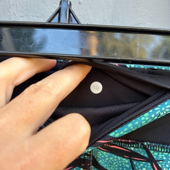 Lululemon Inspire Tight II, size 10 - Picture 12 of 12
